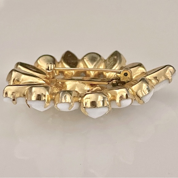 Vintage White Milk Glass Cabochon Aurora Borealis Rhinestone Domed Brooch - Picture 4 of 5